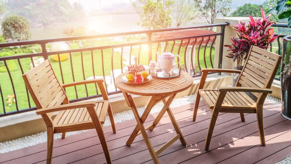 Balkon und Terrasse fit für den Frühling machen