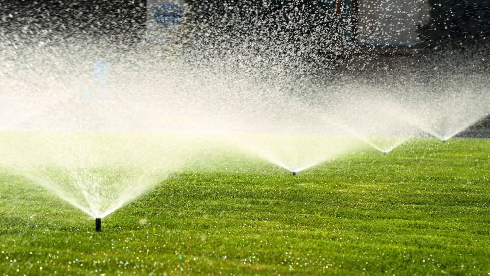 Automatisches Bewässerungssystem für den Garten