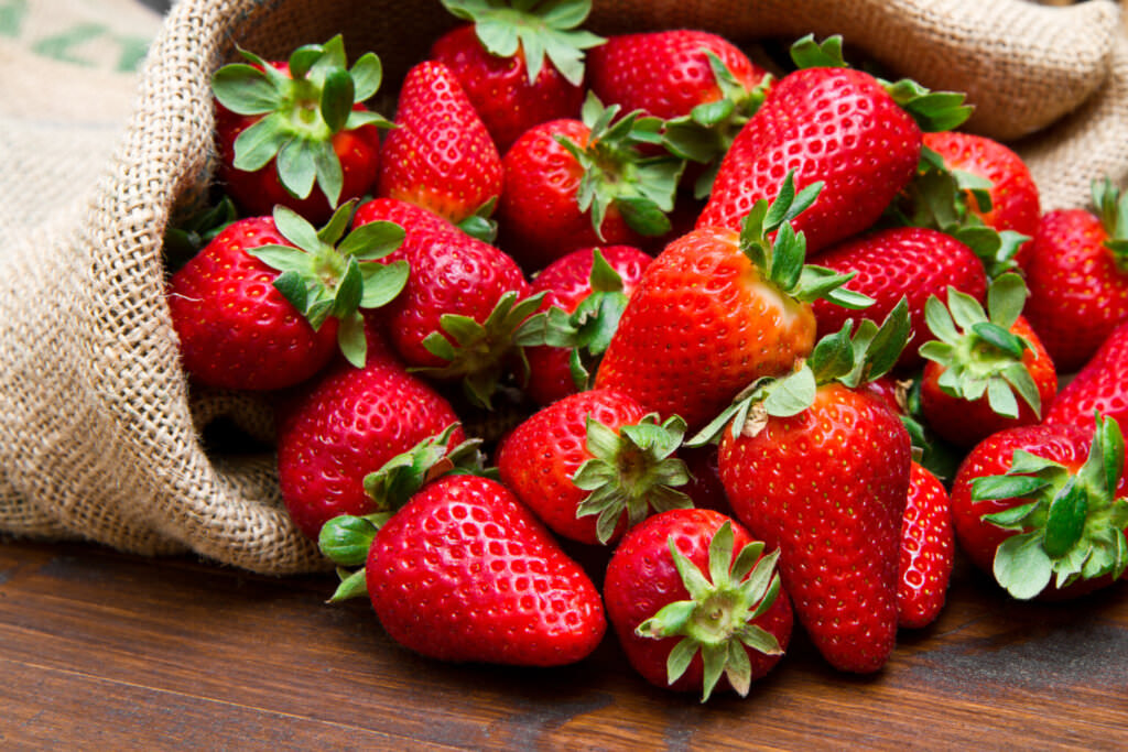 Erdbeeren im Garten oder auf dem Balkon