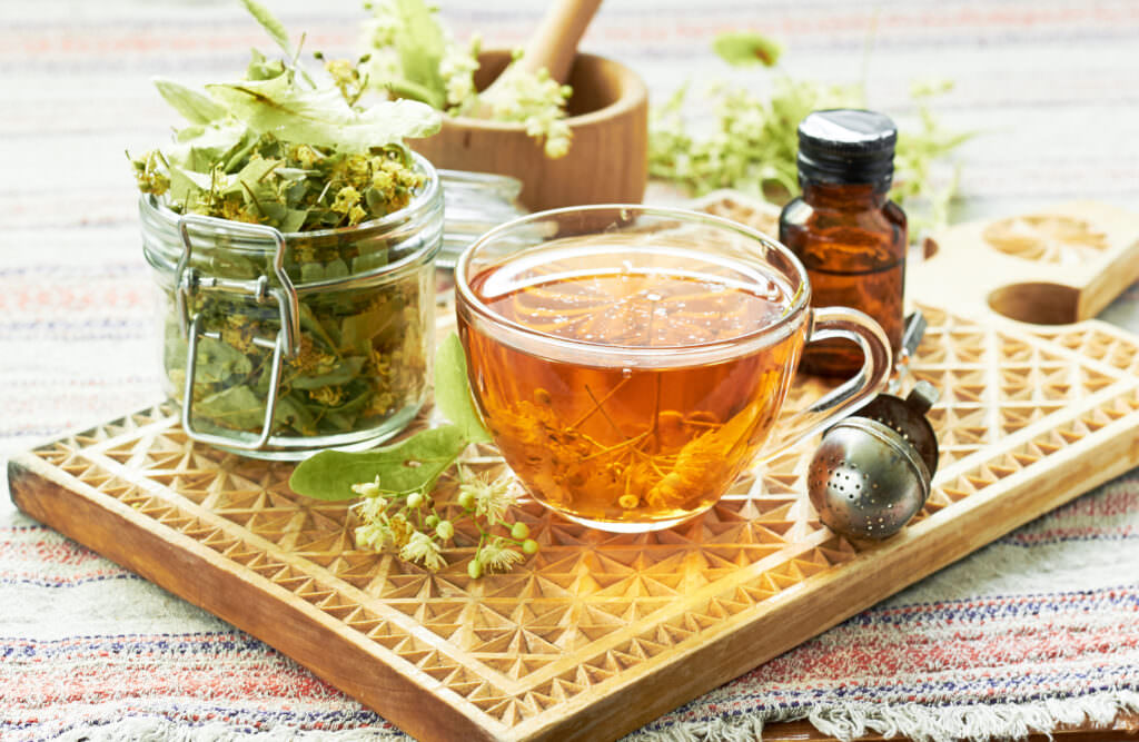 Tee aus dem eigenen Garten: geeignete Pflanzen und richtige Trocknung