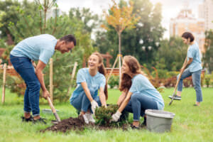 Gartenarbeit zusammen