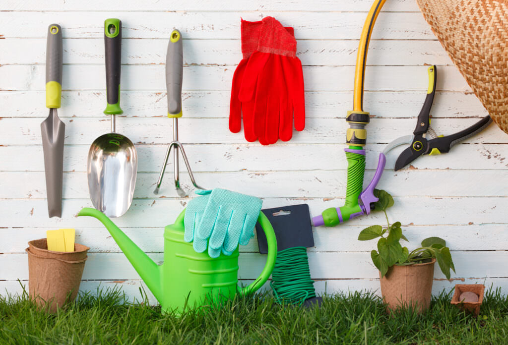 Welche Werkzeuge benötigt man für den Garten?