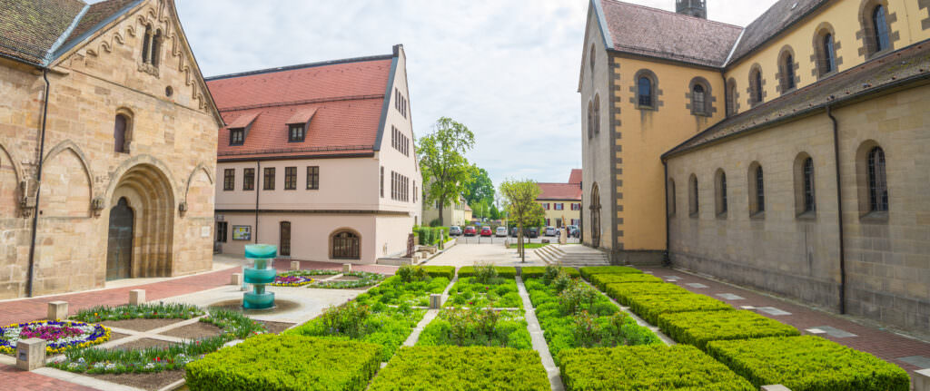 Klostergärten anlegen – so wird Ihr Garten zum Heilkräutergarten