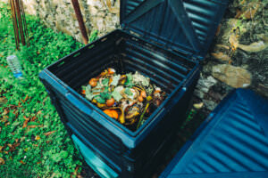 Komposter mit Kompost