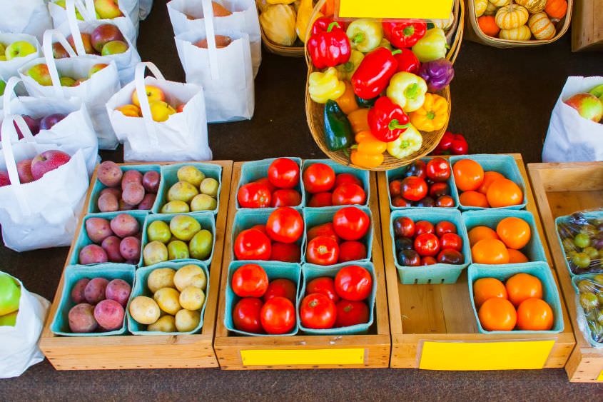 kleiner Verkaufststand Gemüse Obst