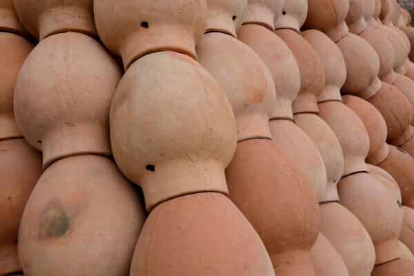 Ollas aufeinander gestappelt