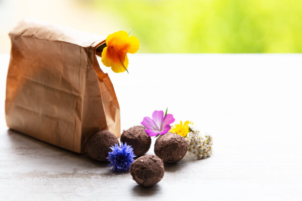 Saatgutbomben mit Blumen