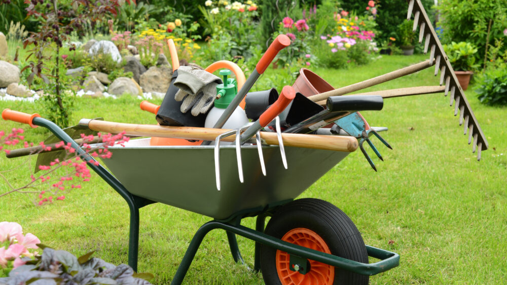 Gartenarbeit im Sommer