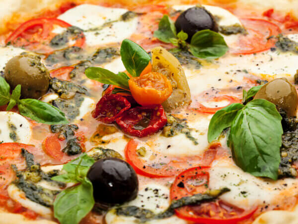 Vegetarischen Pizzarezepte mit Gemüse aus dem Garten